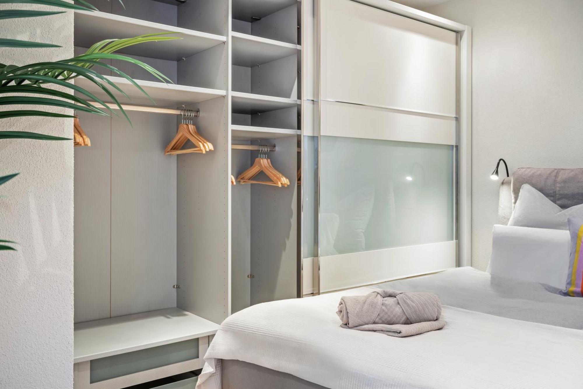 Edler Wohnraum Schwanenteich-suite Mit Balkon, Kaffeevollautomat, Lift & Parkplatz Apartment Zwickau